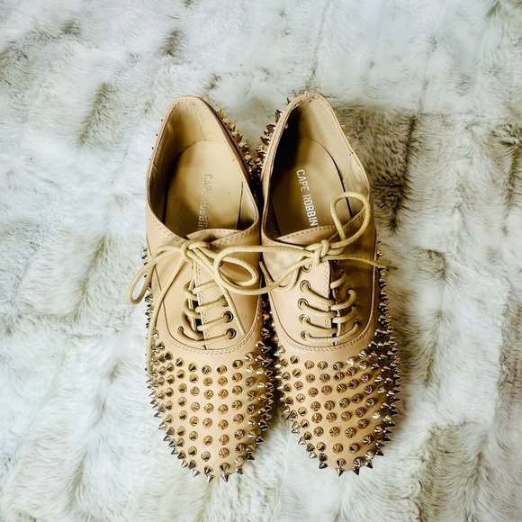 Cape Robbin Gold Spikey Dress Shoe - Picture 4 of 7